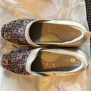 Multicolor size 10 clogs